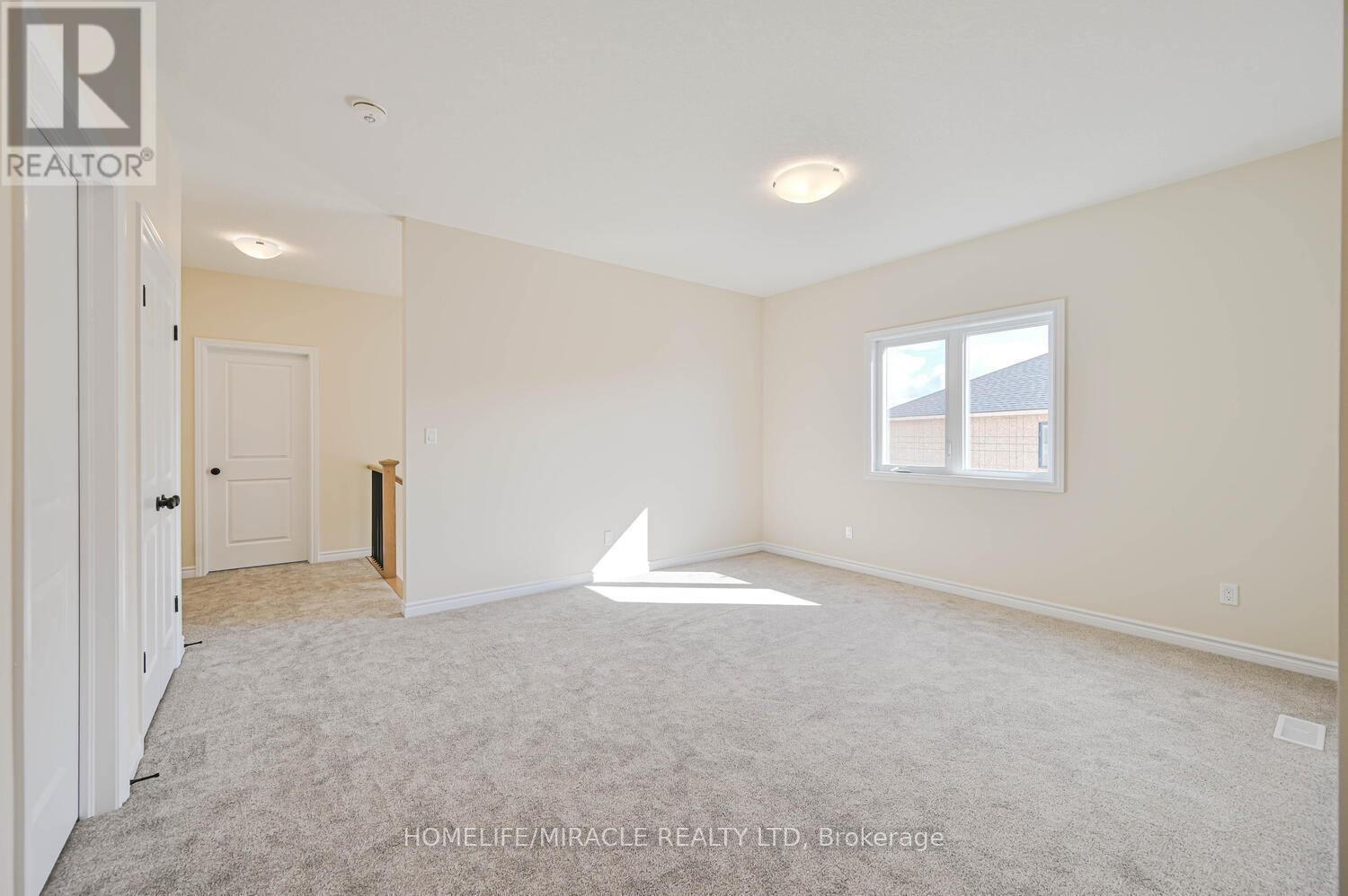 16 Munn Crescent, Brant, ON - Indoor Photo Showing Other Room