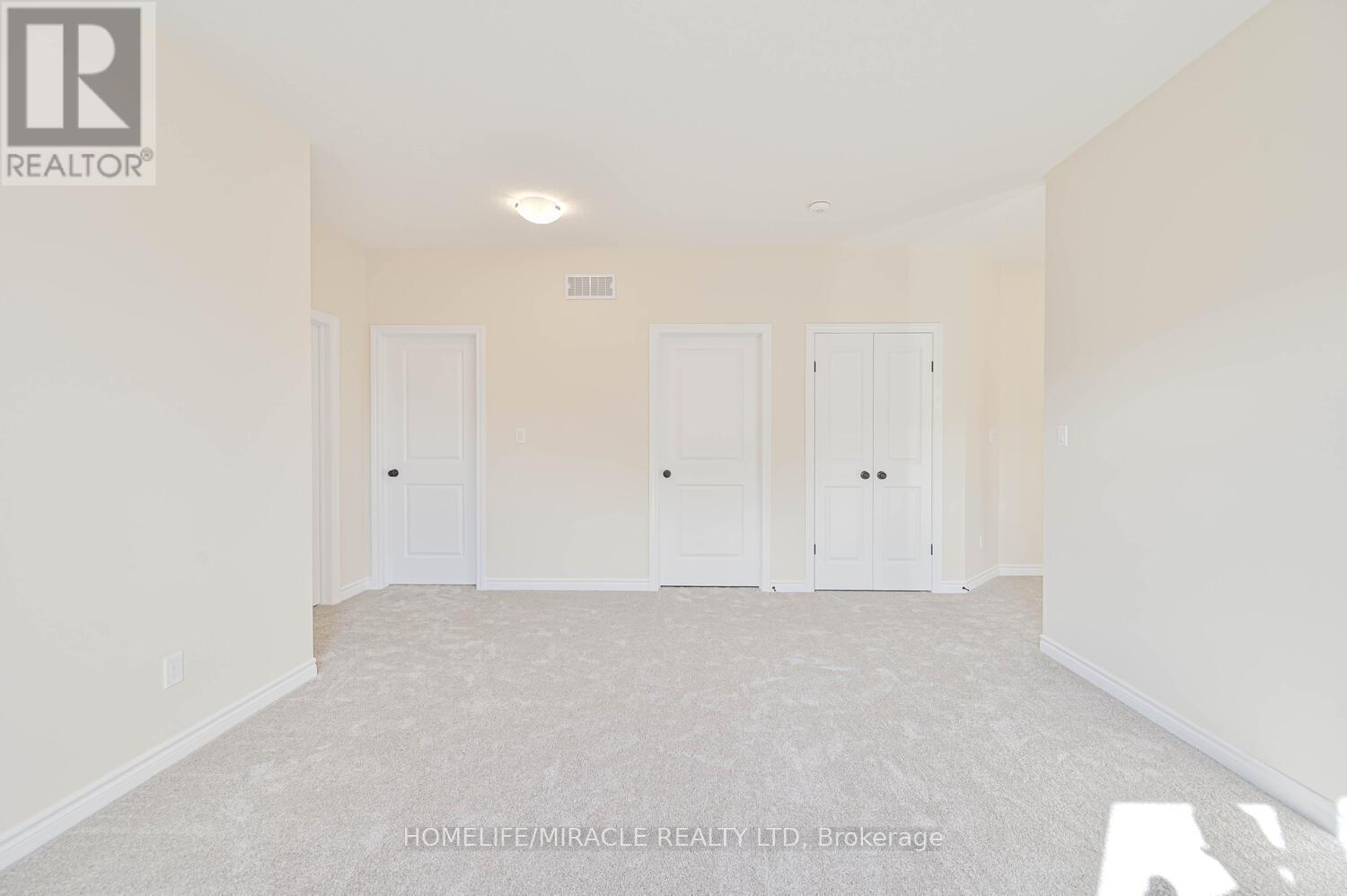 16 Munn Crescent, Brant, ON - Indoor Photo Showing Other Room