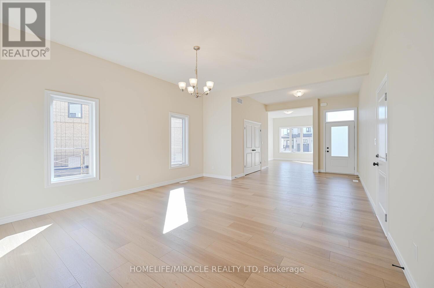 16 Munn Crescent, Brant, ON - Indoor Photo Showing Other Room