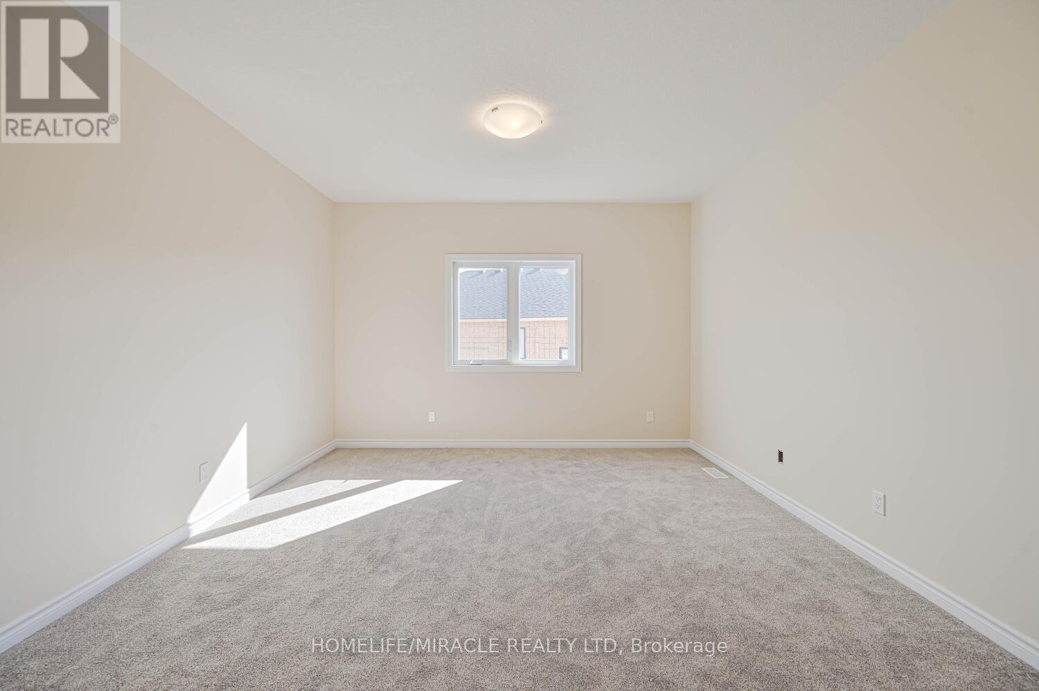 16 Munn Crescent, Brant, ON - Indoor Photo Showing Other Room