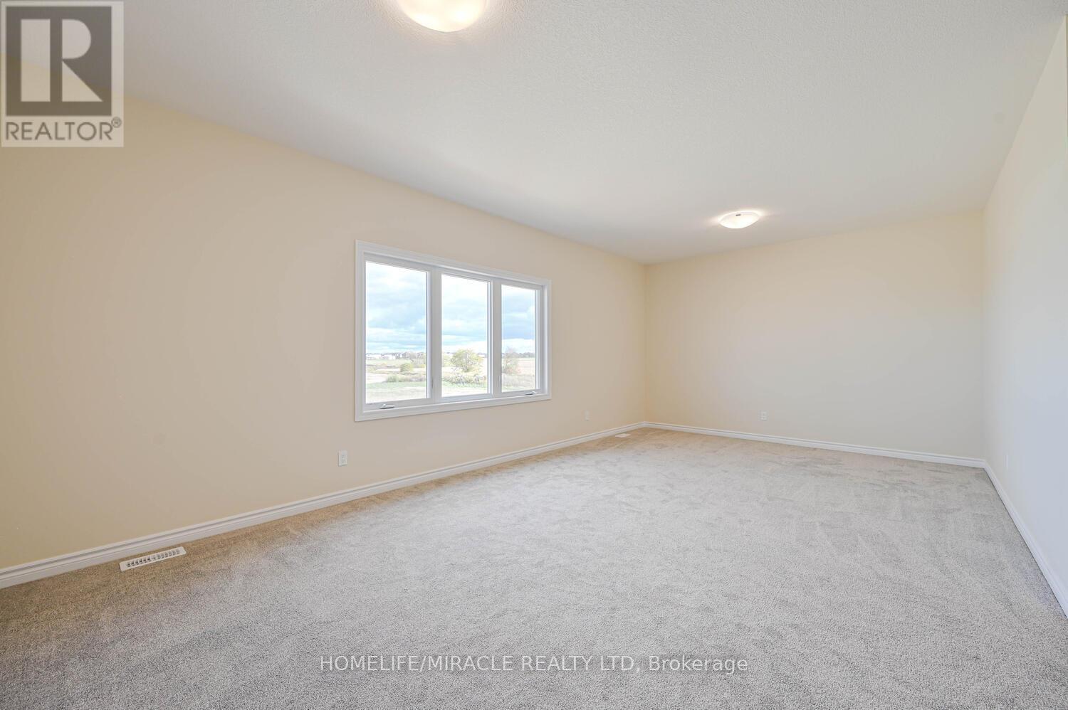 16 Munn Crescent, Brant, ON - Indoor Photo Showing Other Room