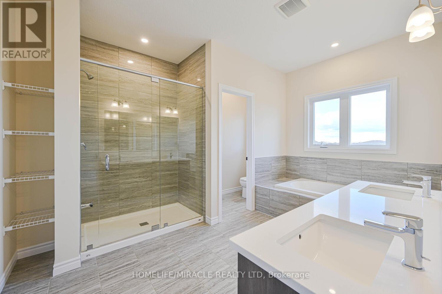 16 Munn Crescent, Brant, ON - Indoor Photo Showing Bathroom