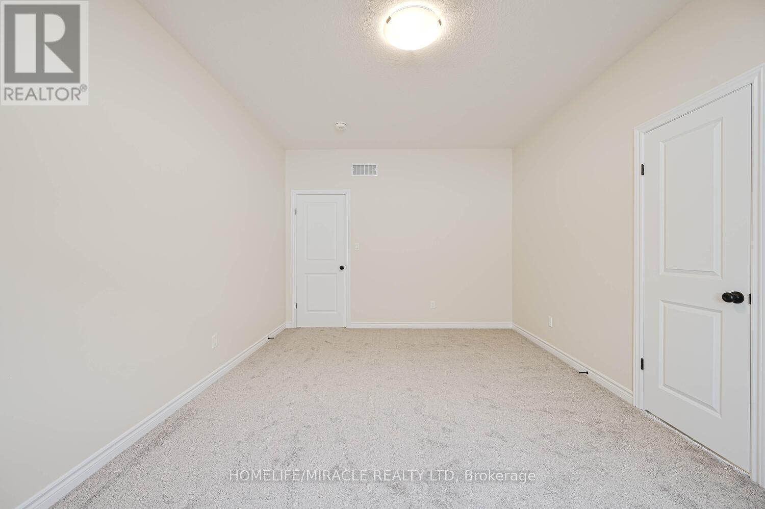 16 Munn Crescent, Brant, ON - Indoor Photo Showing Other Room