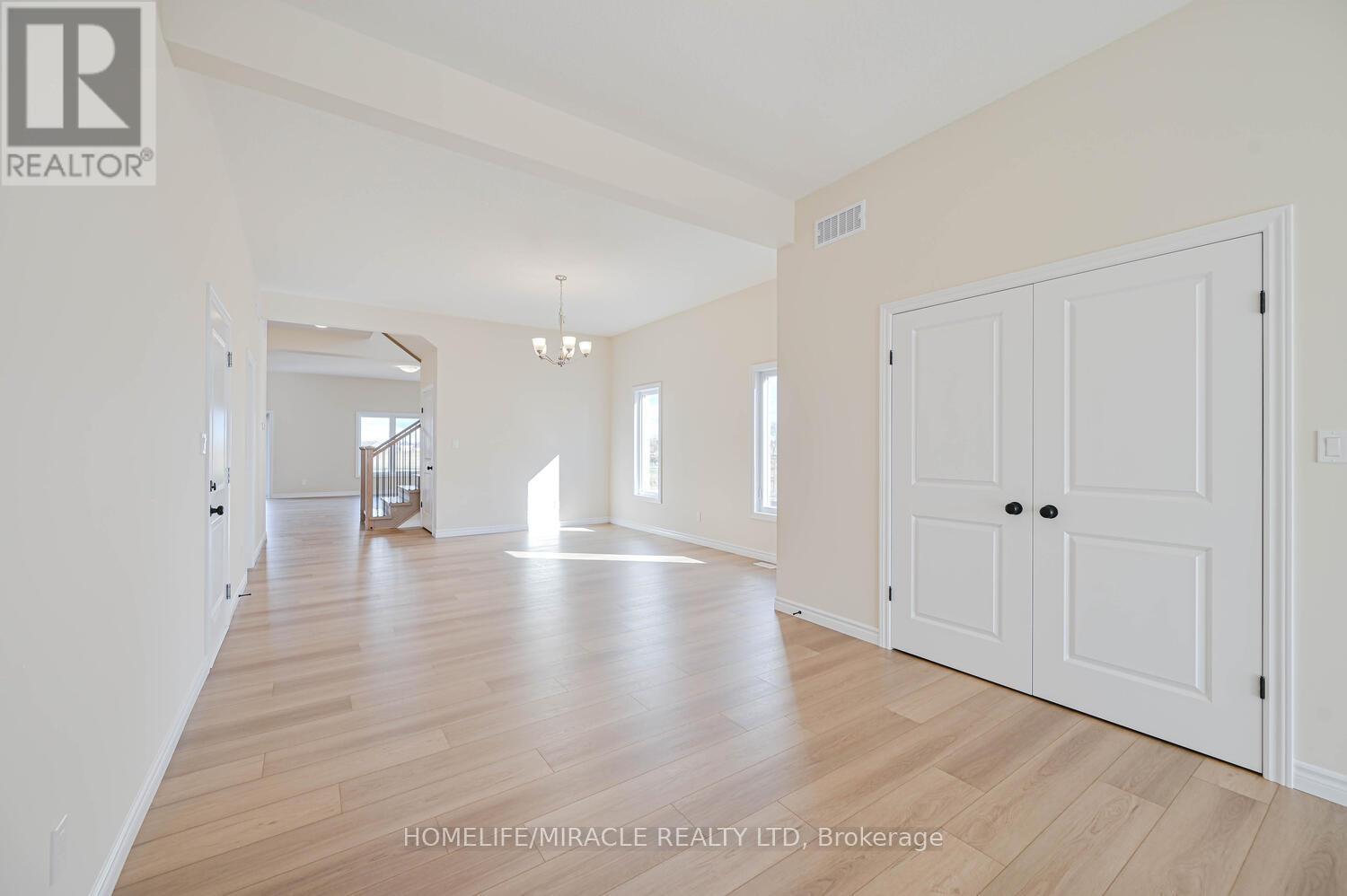 16 Munn Crescent, Brant, ON - Indoor Photo Showing Other Room