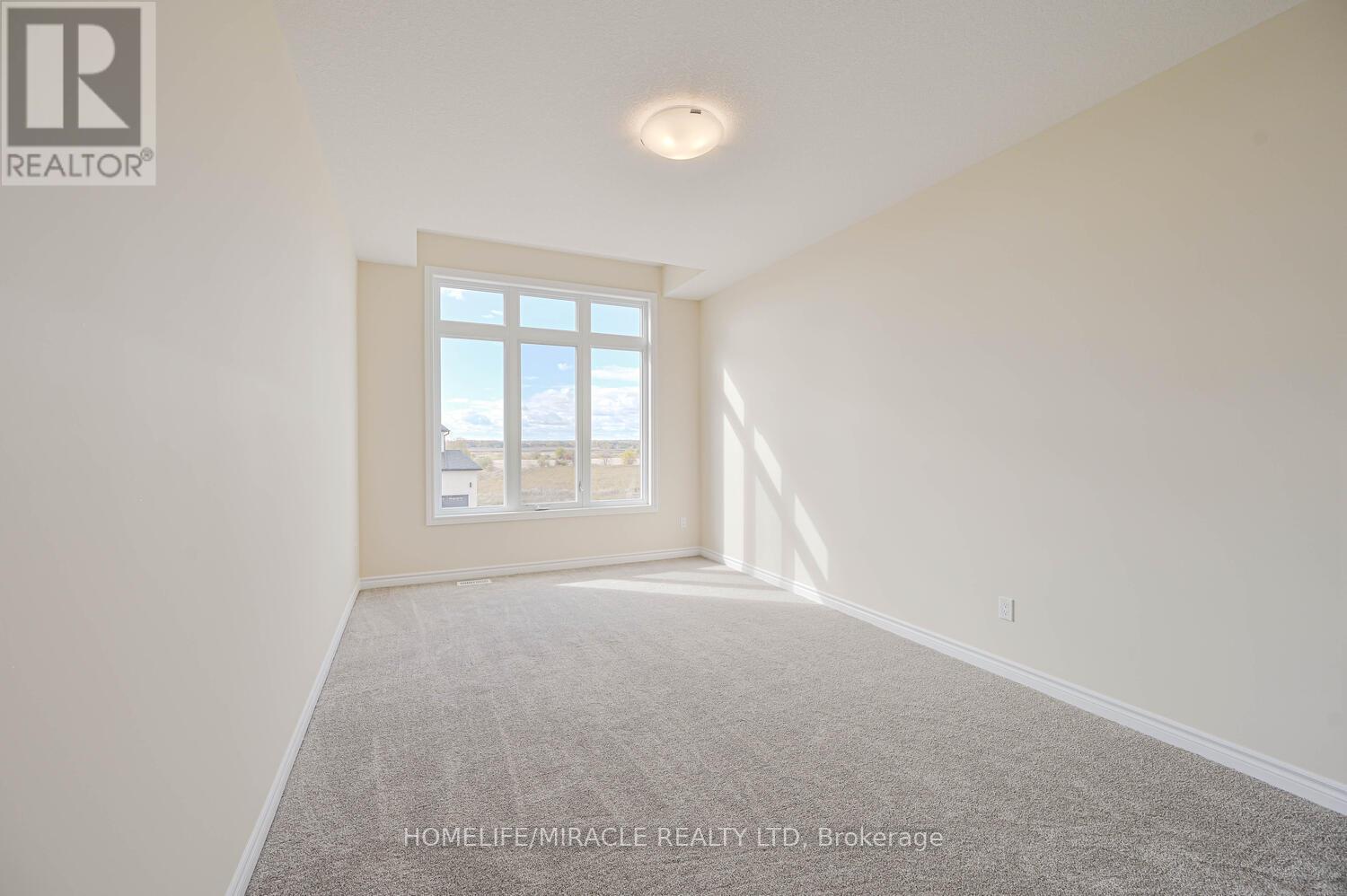 16 Munn Crescent, Brant, ON - Indoor Photo Showing Other Room