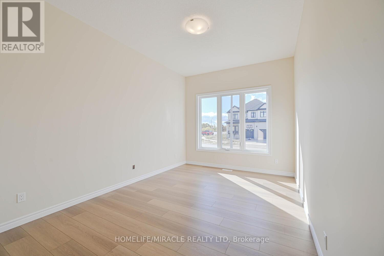 16 Munn Crescent, Brant, ON - Indoor Photo Showing Other Room