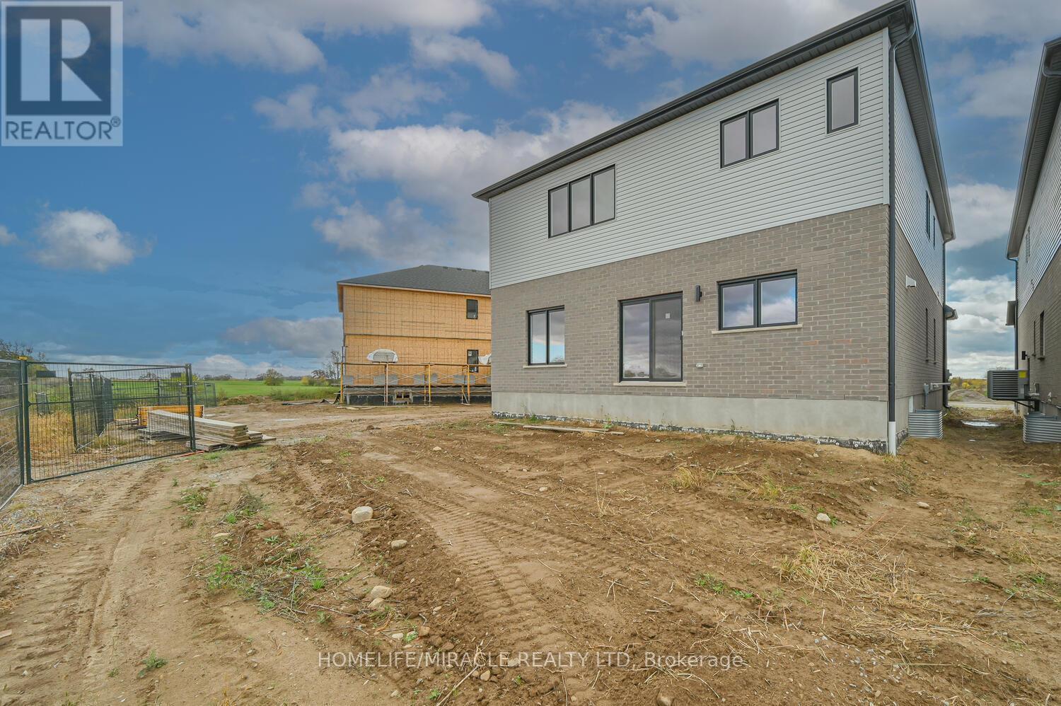 16 Munn Crescent, Brant, ON - Outdoor