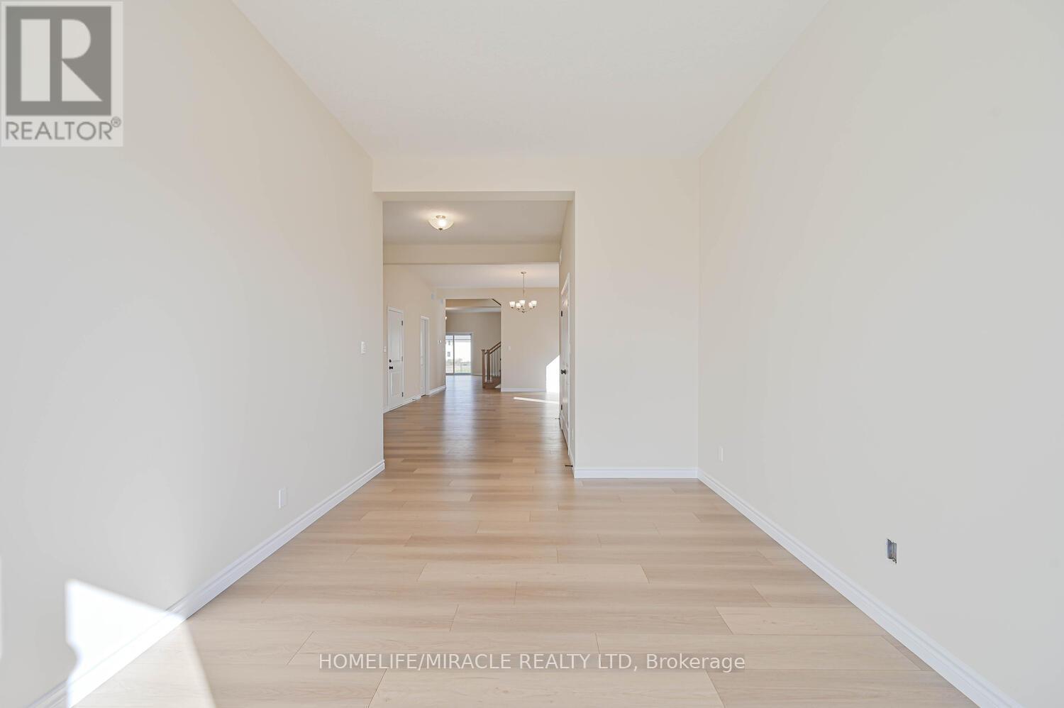 16 Munn Crescent, Brant, ON - Indoor Photo Showing Other Room