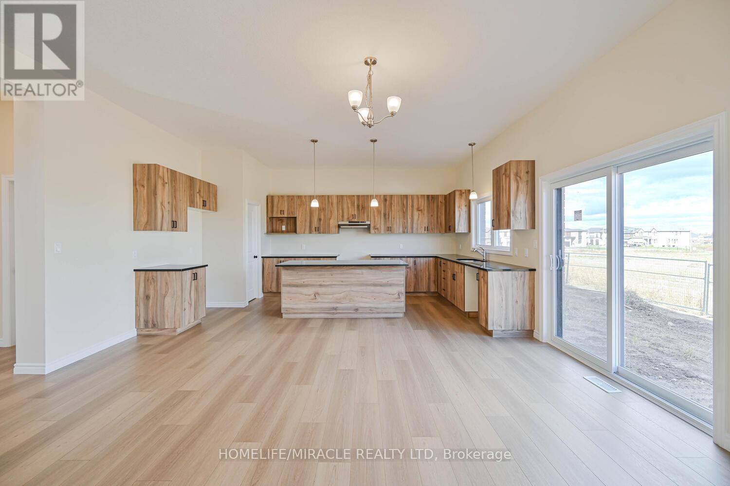 16 Munn Crescent, Brant, ON - Indoor Photo Showing Kitchen