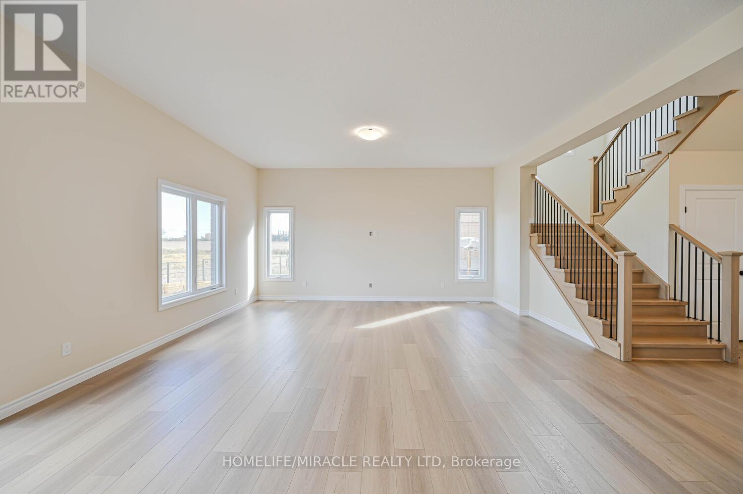 16 Munn Crescent, Brant, ON - Indoor Photo Showing Other Room