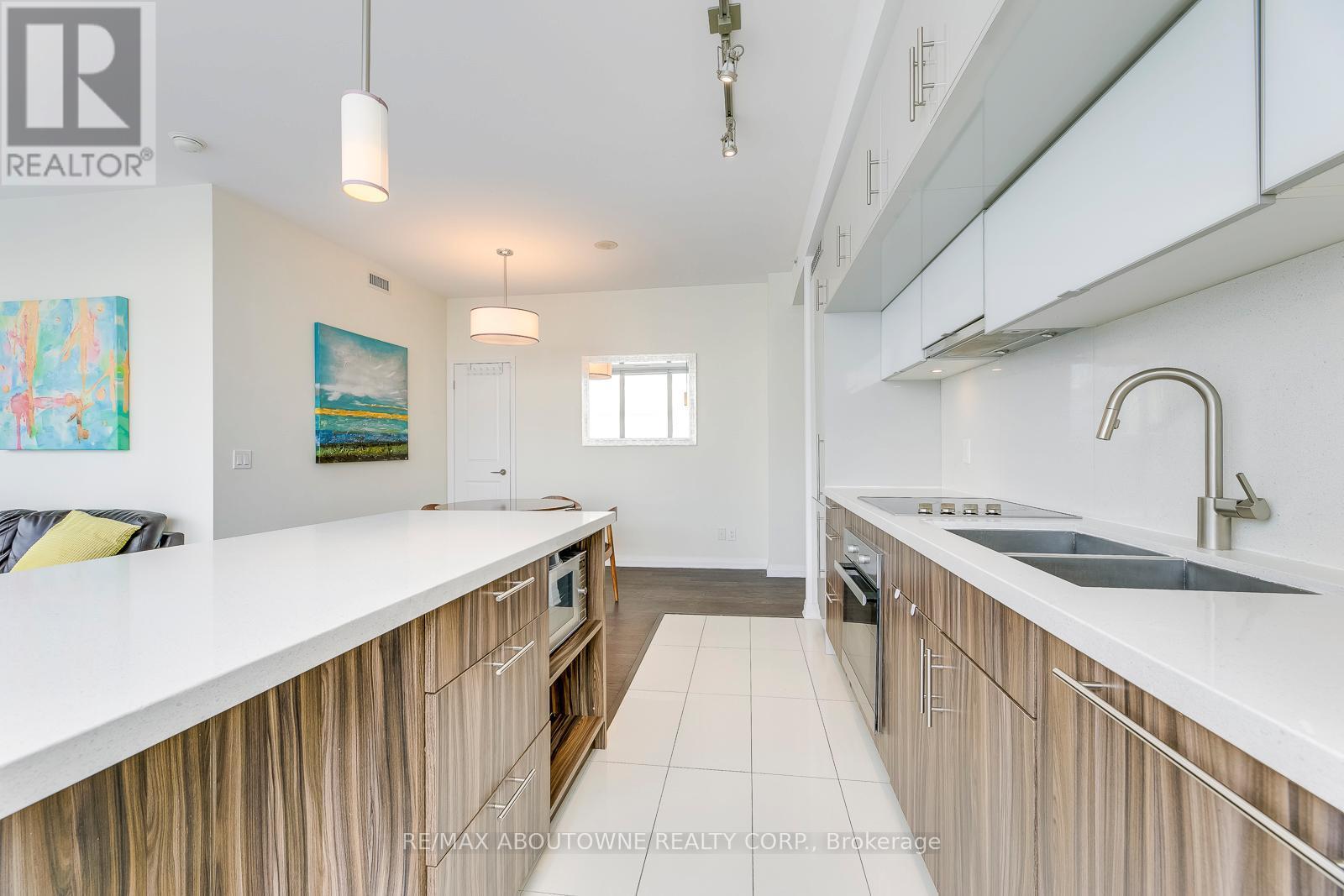 2908 - 8 Mercer Street, Toronto, ON - Indoor Photo Showing Kitchen With Double Sink With Upgraded Kitchen