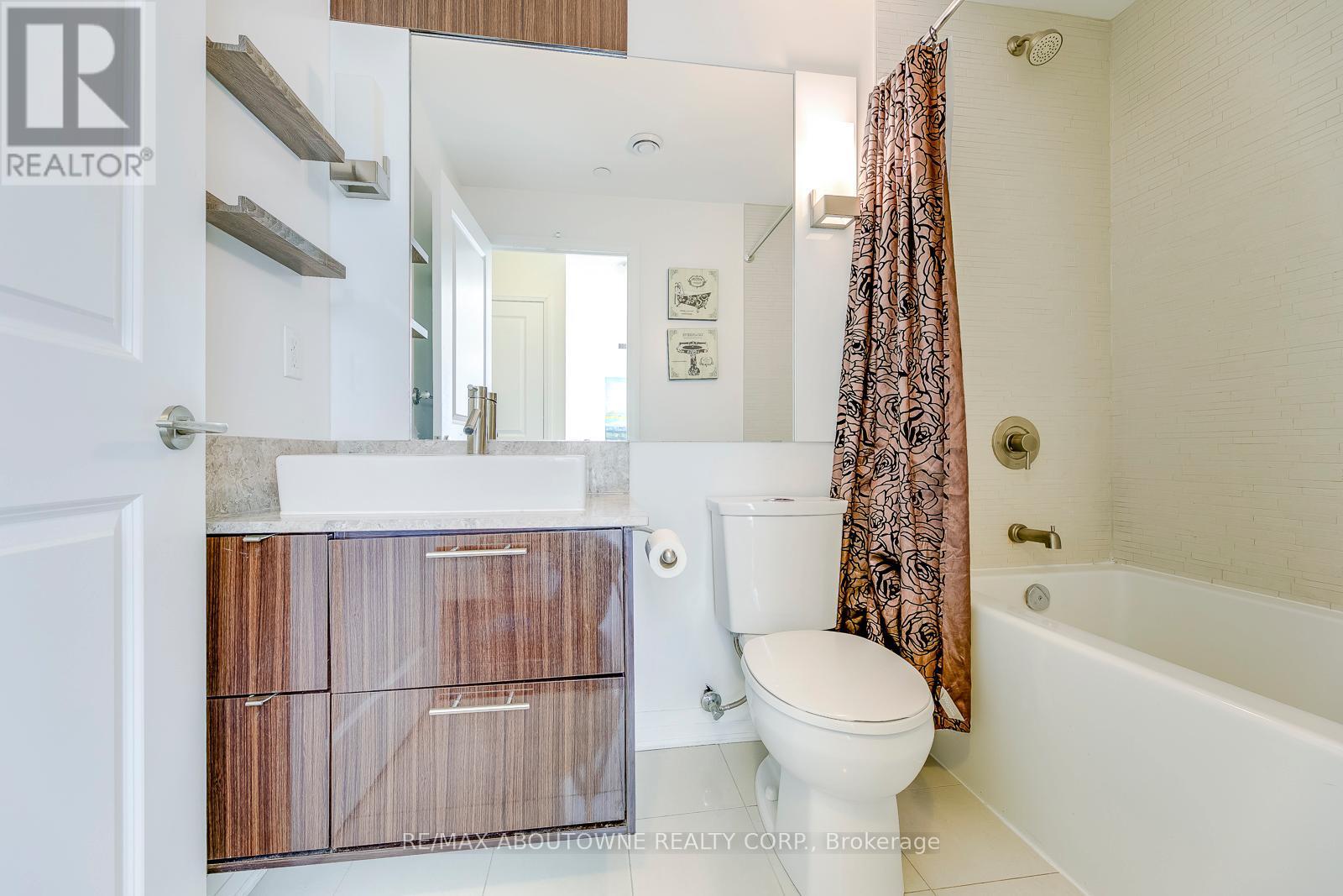2908 - 8 Mercer Street, Toronto, ON - Indoor Photo Showing Bathroom