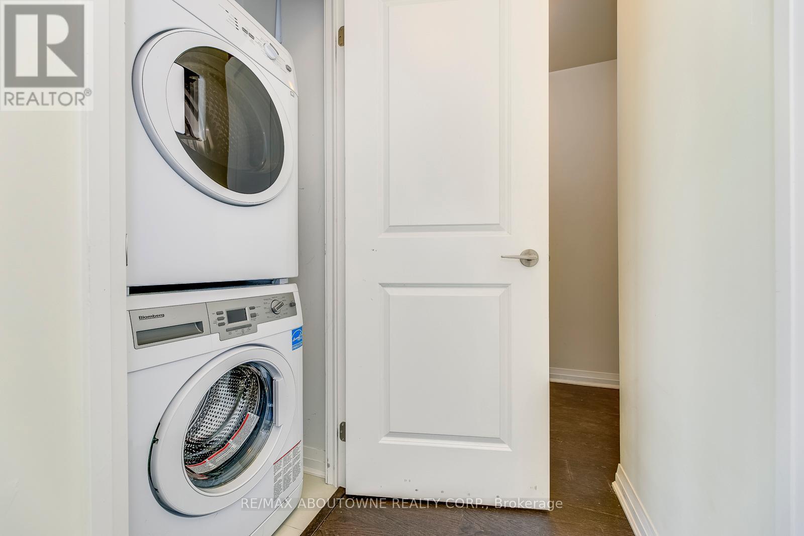 2908 - 8 Mercer Street, Toronto, ON - Indoor Photo Showing Laundry Room
