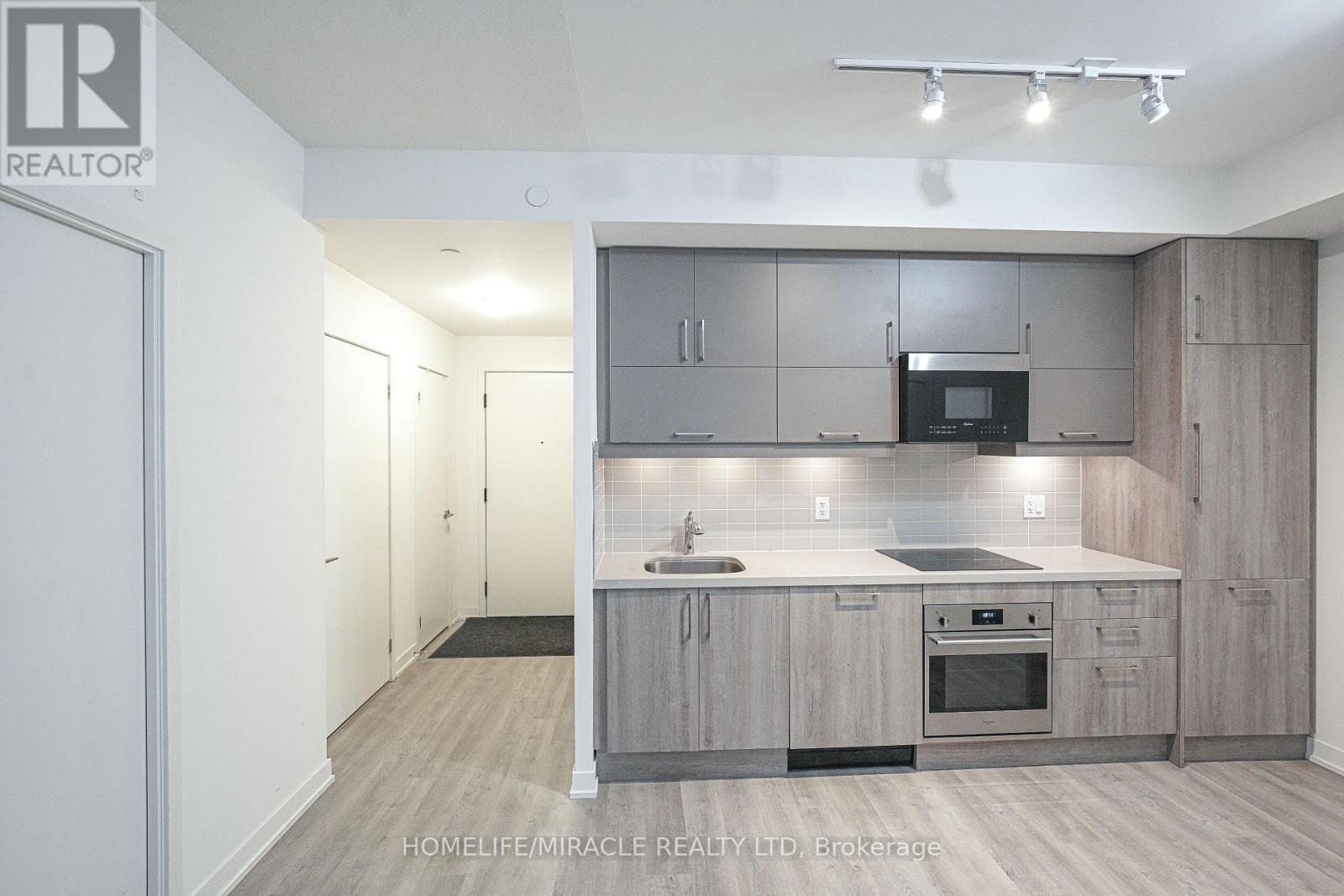 705 - 8119 Birchmount Road, Markham, ON - Indoor Photo Showing Kitchen