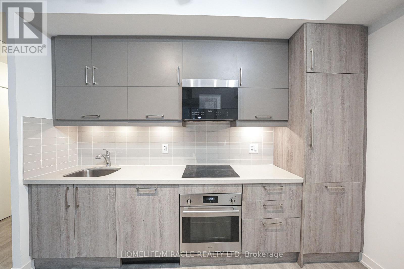 705 - 8119 Birchmount Road, Markham, ON - Indoor Photo Showing Kitchen With Upgraded Kitchen