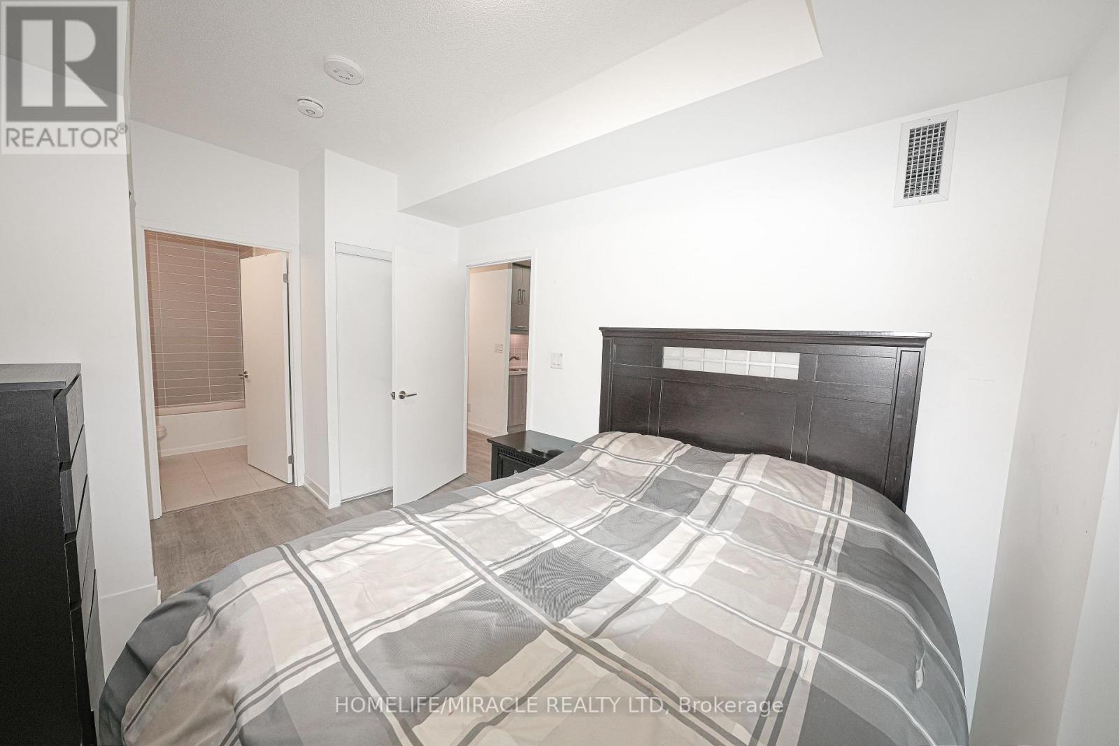 705 - 8119 Birchmount Road, Markham, ON - Indoor Photo Showing Bedroom