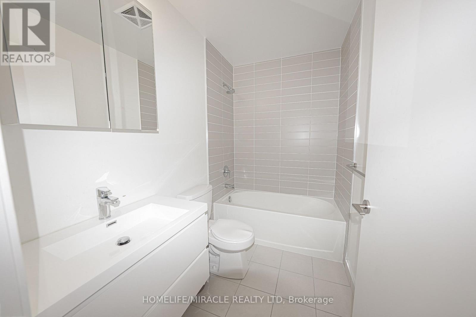 705 - 8119 Birchmount Road, Markham, ON - Indoor Photo Showing Bathroom