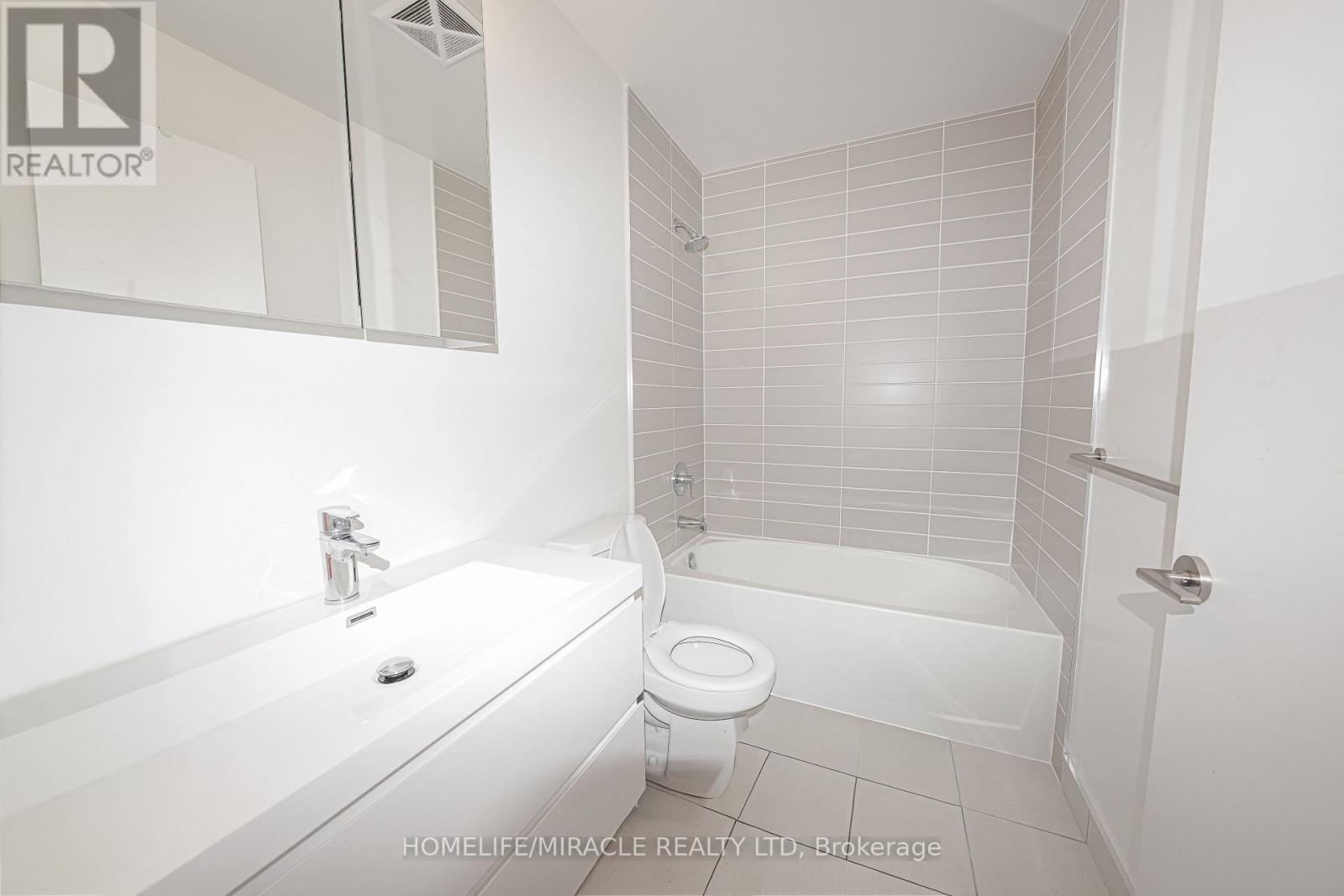 705 - 8119 Birchmount Road, Markham, ON - Indoor Photo Showing Bathroom