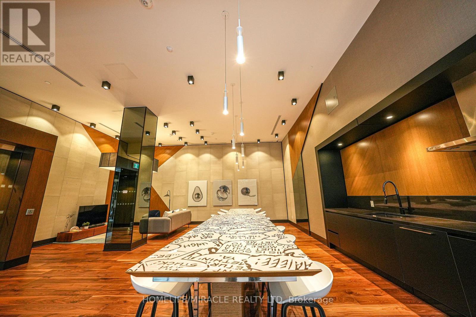 705 - 8119 Birchmount Road, Markham, ON - Indoor Photo Showing Kitchen With Double Sink