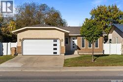 2206 Assiniboine AVENUE E  Regina, SK S4V 2E8