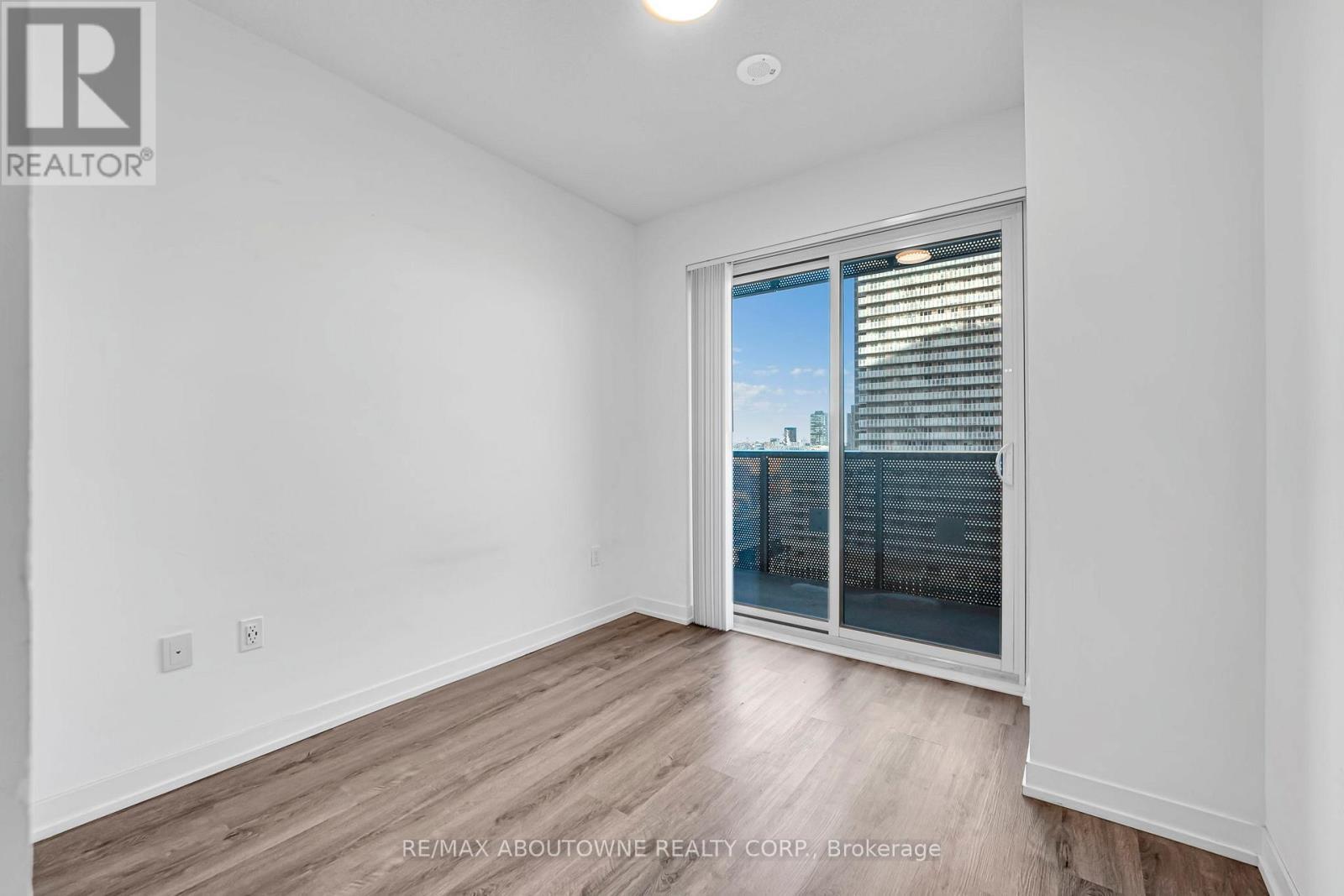 1607 - 138 Downes Street, Toronto, ON - Indoor Photo Showing Other Room