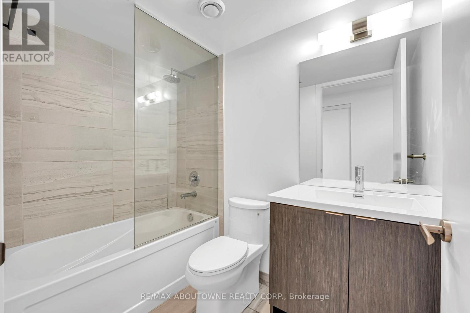 1607 - 138 Downes Street, Toronto, ON - Indoor Photo Showing Bathroom