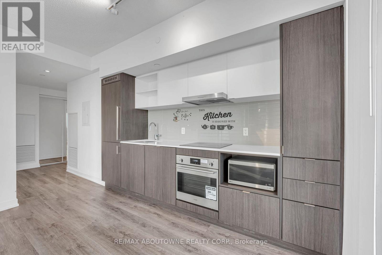 1607 - 138 Downes Street, Toronto, ON - Indoor Photo Showing Kitchen