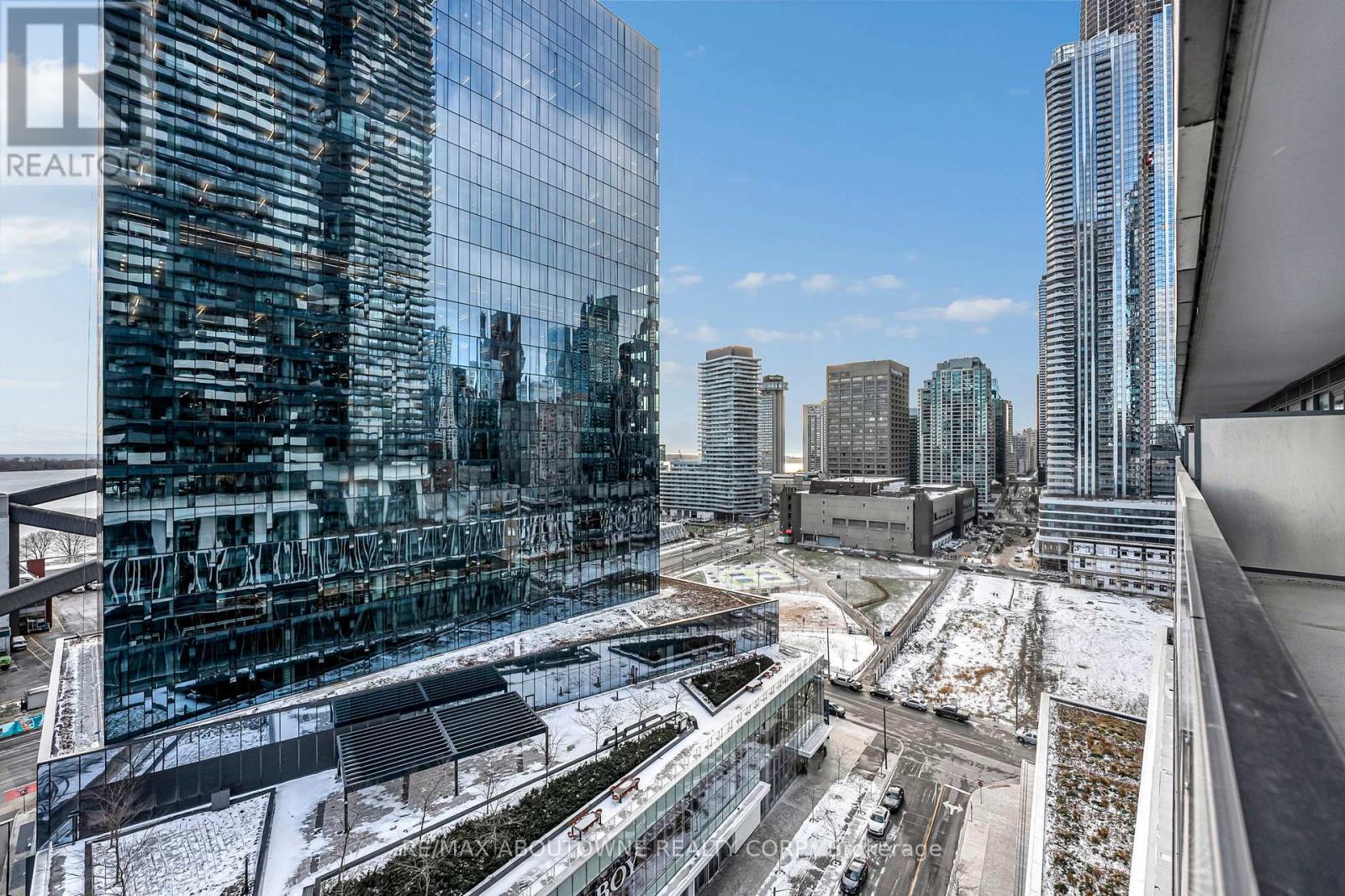 1607 - 138 Downes Street, Toronto, ON - Outdoor With Facade