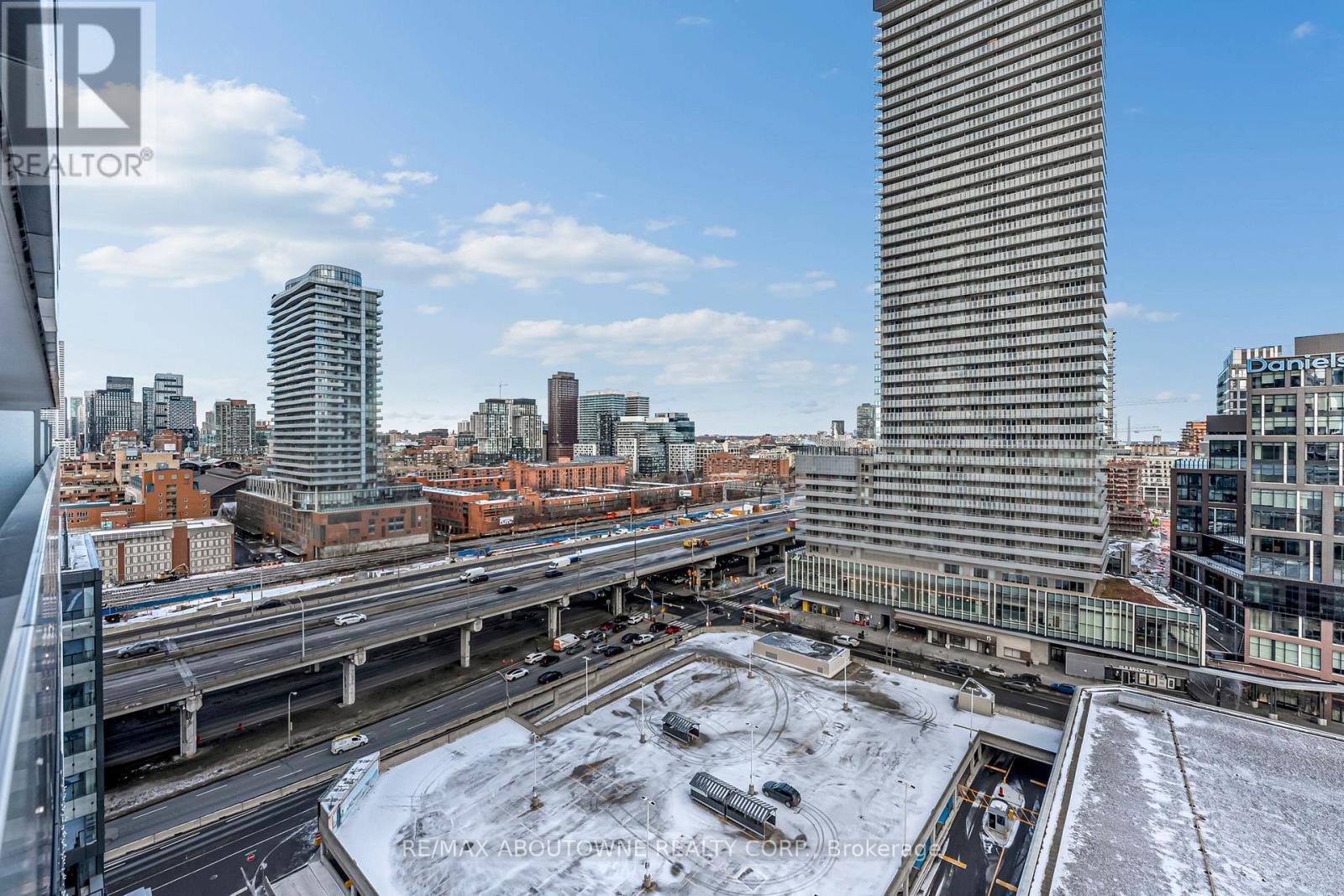 1607 - 138 Downes Street, Toronto, ON - Outdoor