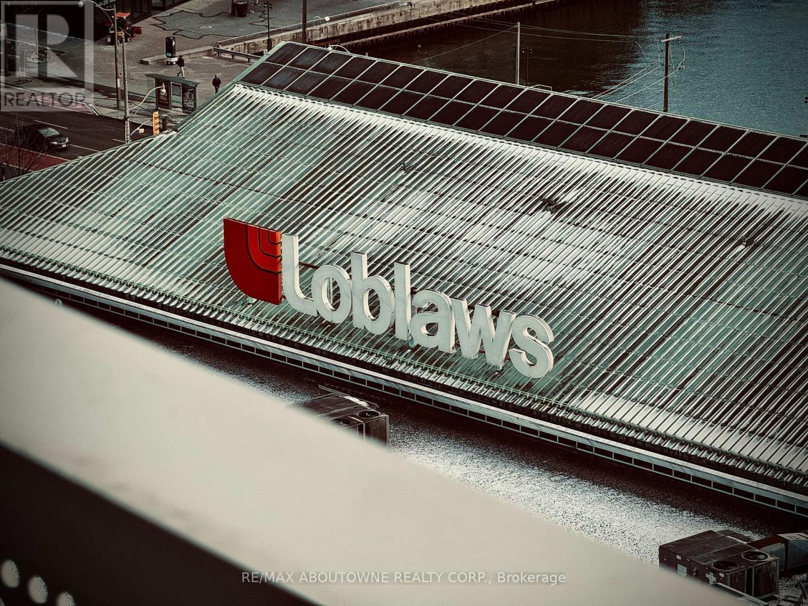 1607 - 138 Downes Street, Toronto, ON - With Body Of Water