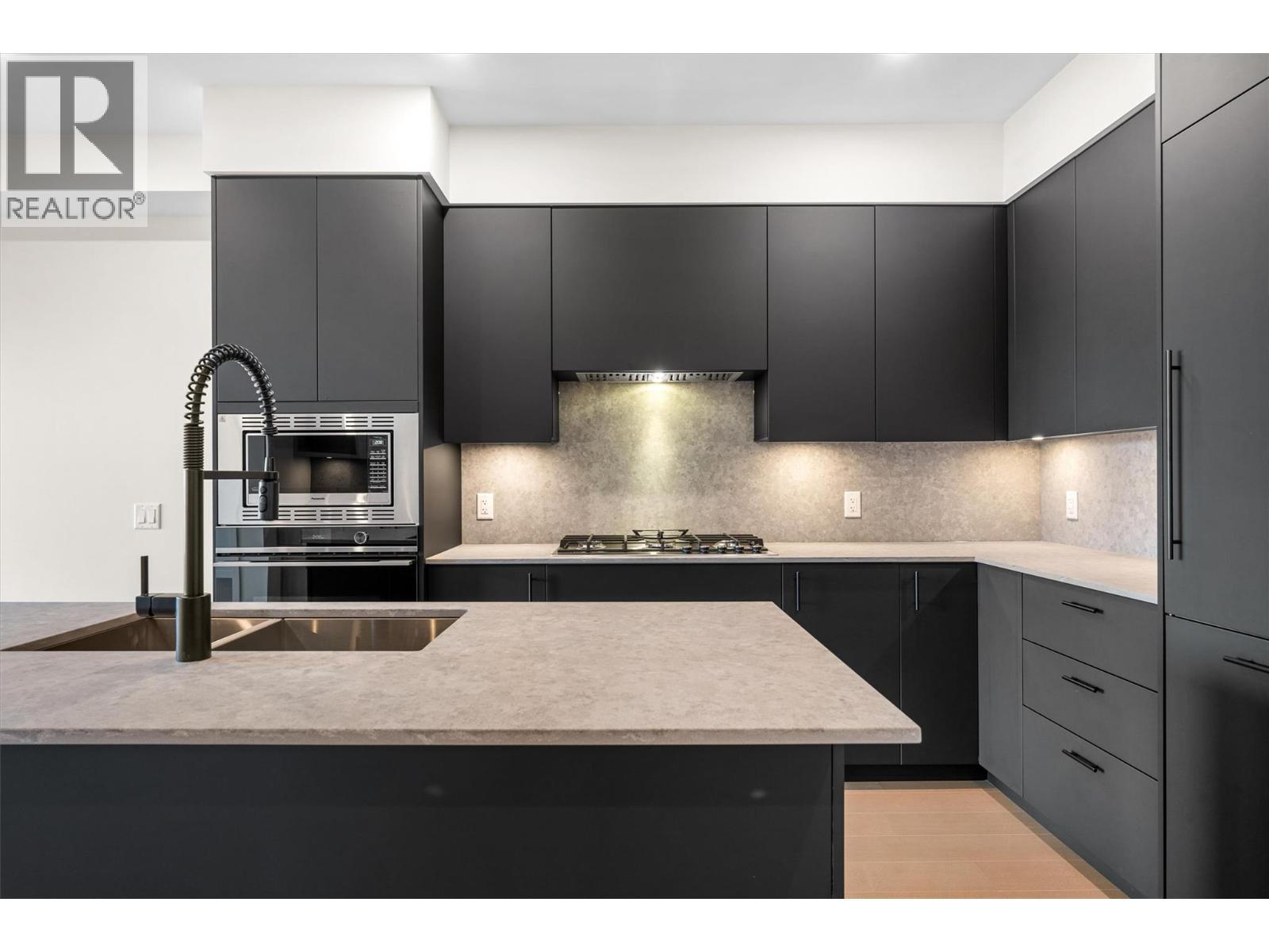 9654 Benchland Road Unit# 407, Lake Country, BC - Indoor Photo Showing Kitchen With Double Sink With Upgraded Kitchen