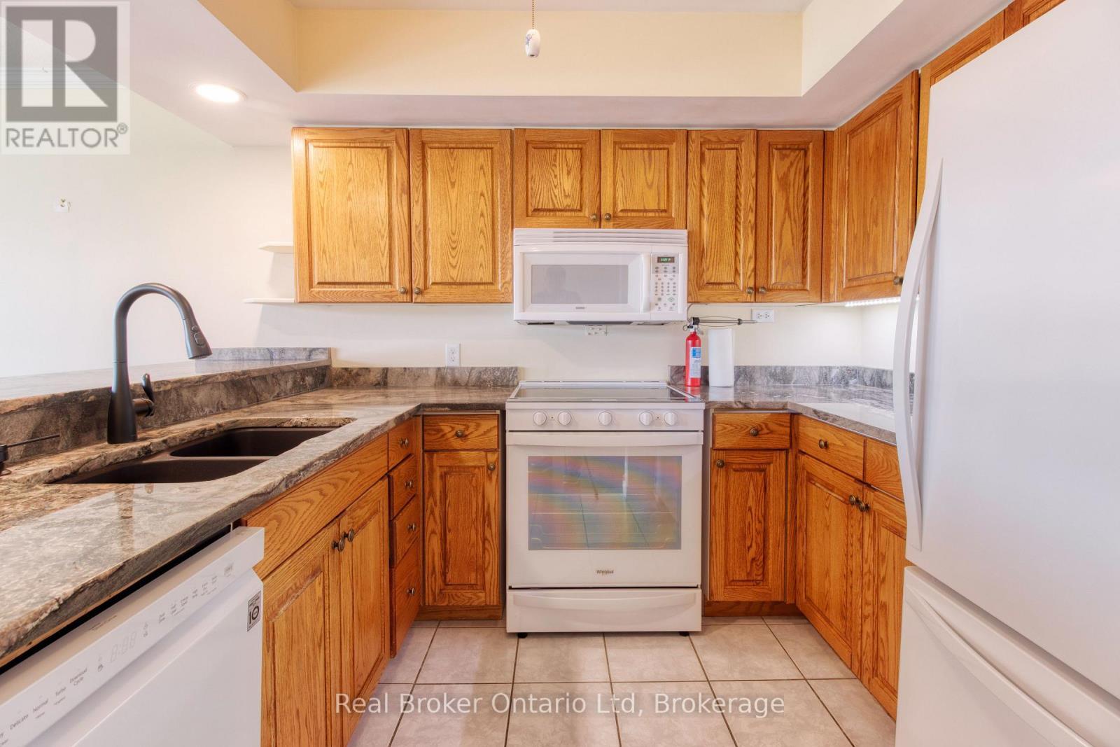506 - 1455 2Nd Avenue W, Owen Sound, ON - Indoor Photo Showing Kitchen With Double Sink