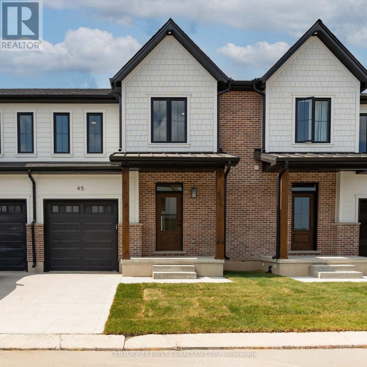 147-31(26) Scotts Drive, Lucan Biddulph (Lucan), ON - Outdoor With Facade