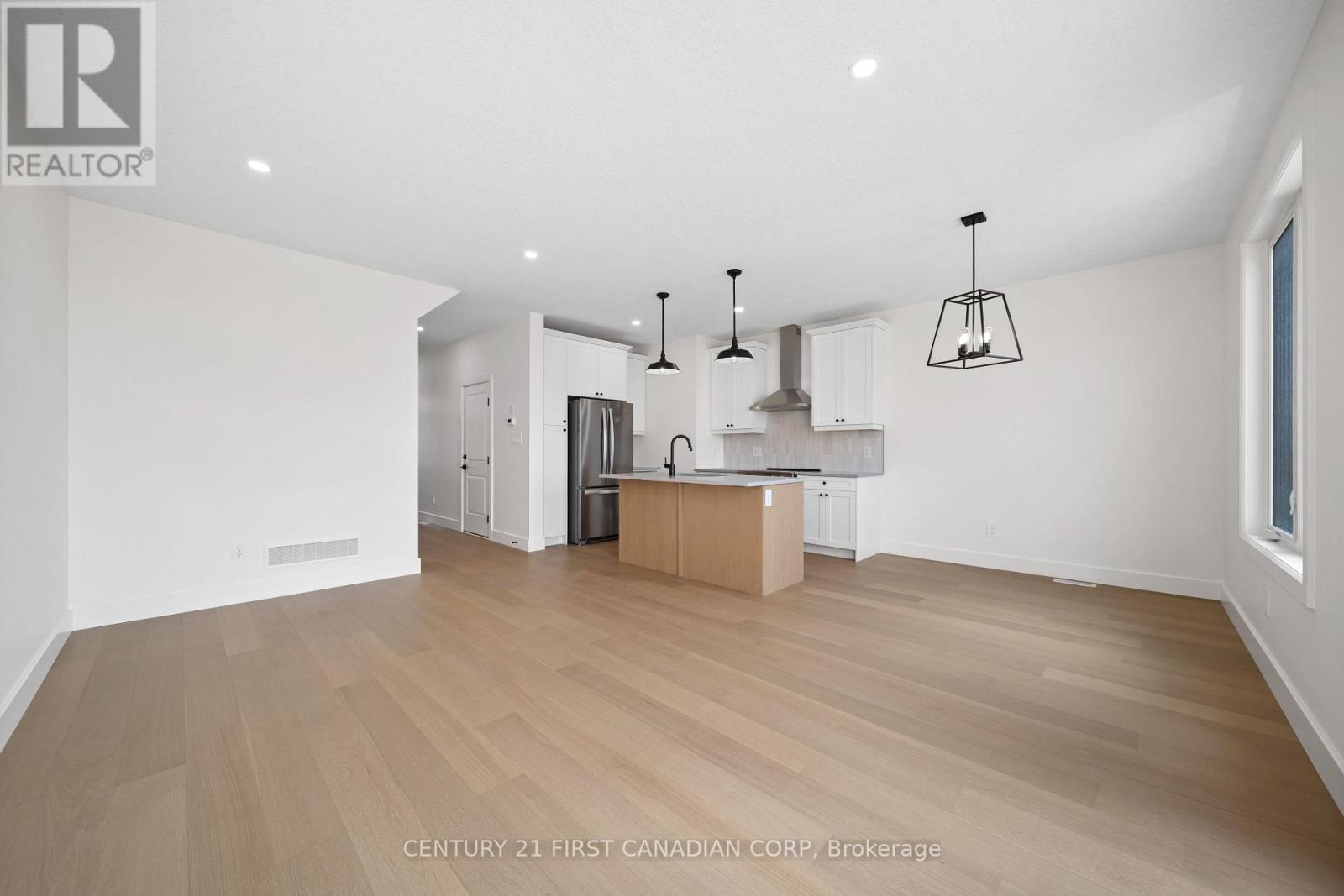 147-31(26) Scotts Drive, Lucan Biddulph (Lucan), ON - Indoor Photo Showing Kitchen