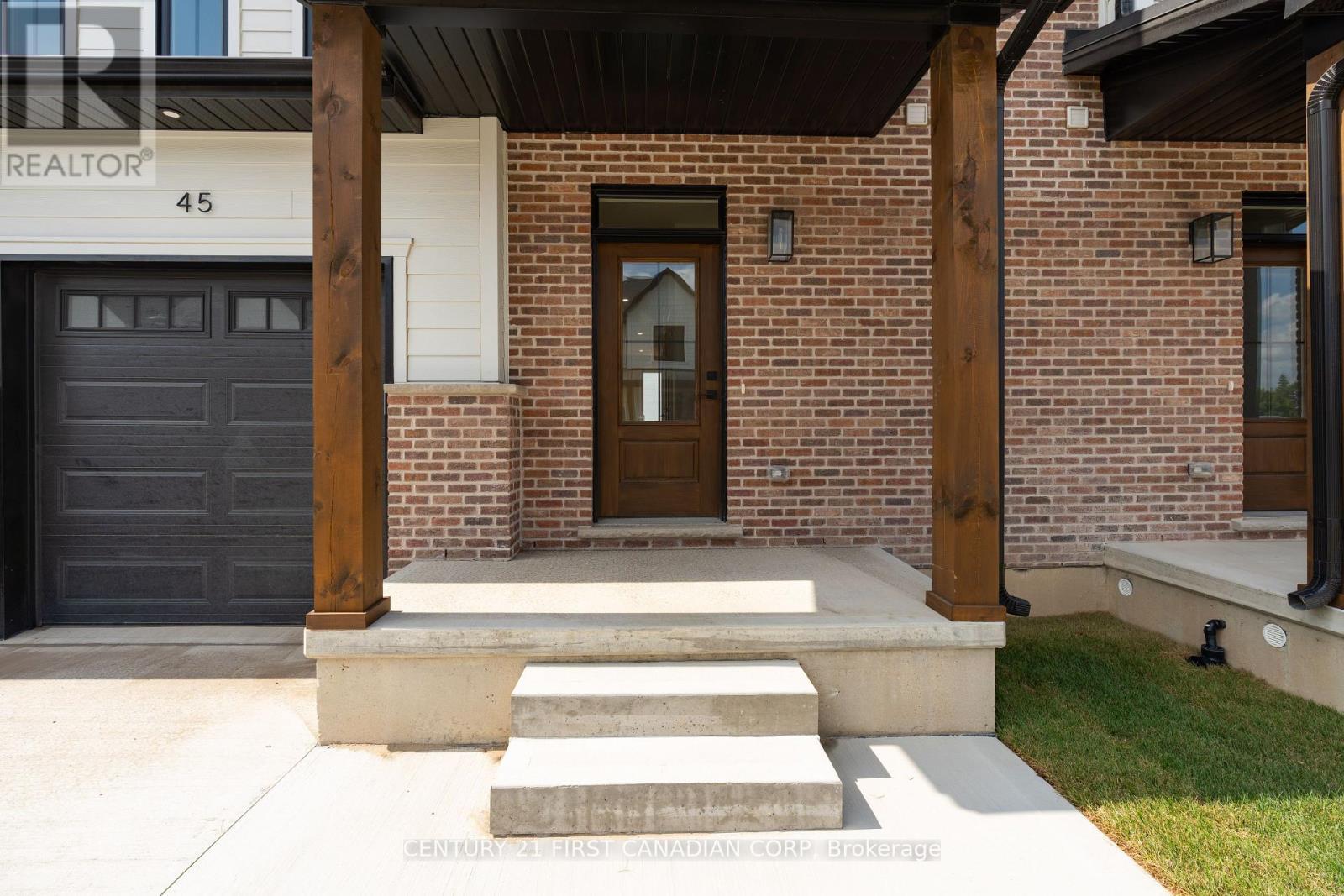 147-31(26) Scotts Drive, Lucan Biddulph (Lucan), ON - Outdoor With Exterior