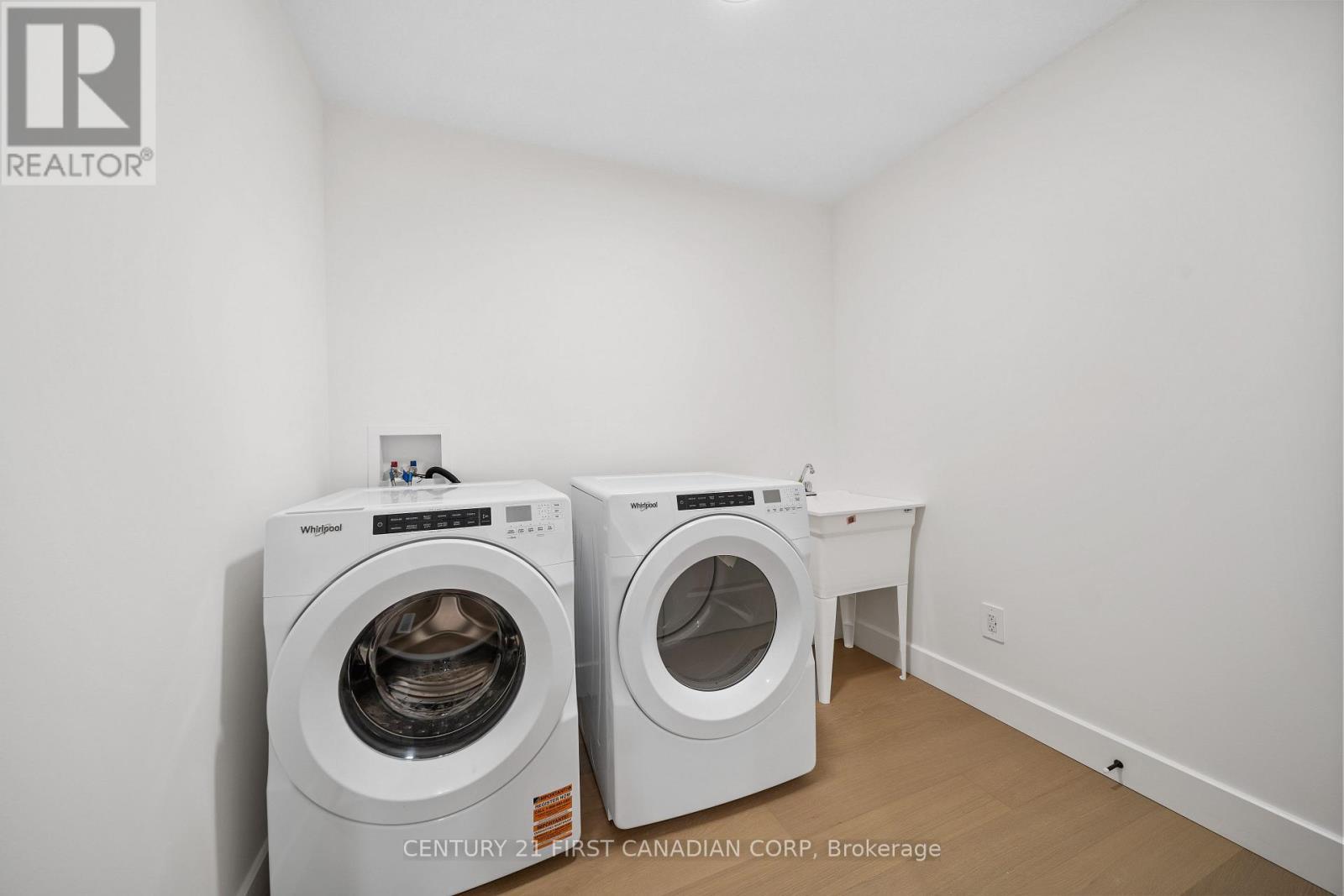 147-31(26) Scotts Drive, Lucan Biddulph (Lucan), ON - Indoor Photo Showing Laundry Room