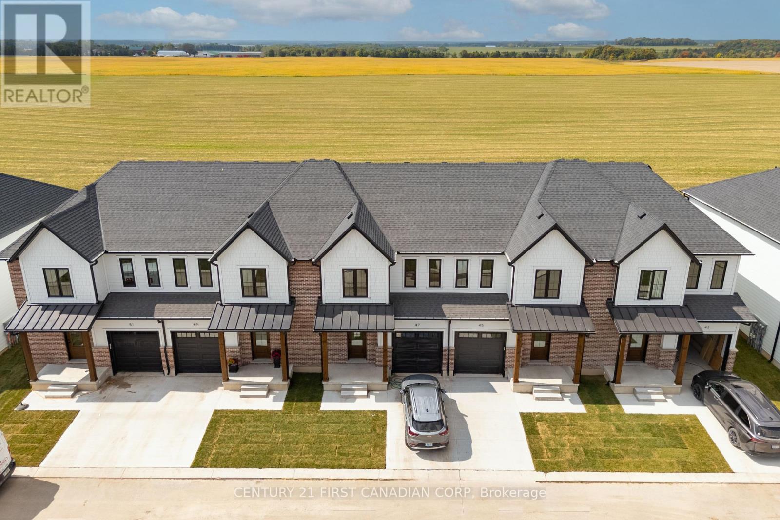 147-31(26) Scotts Drive, Lucan Biddulph (Lucan), ON - Outdoor With Deck Patio Veranda With Facade