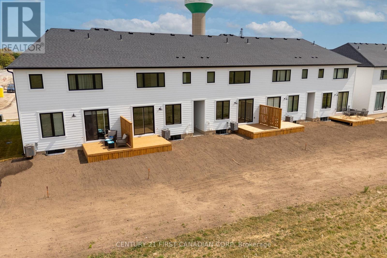 147-31(26) Scotts Drive, Lucan Biddulph (Lucan), ON - Outdoor With Exterior