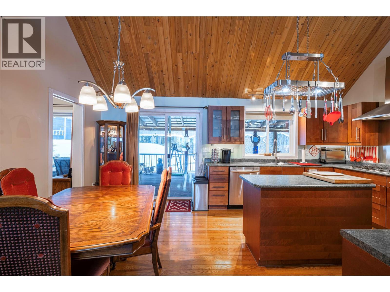 2104 Country Woods Road, Sorrento, BC - Indoor