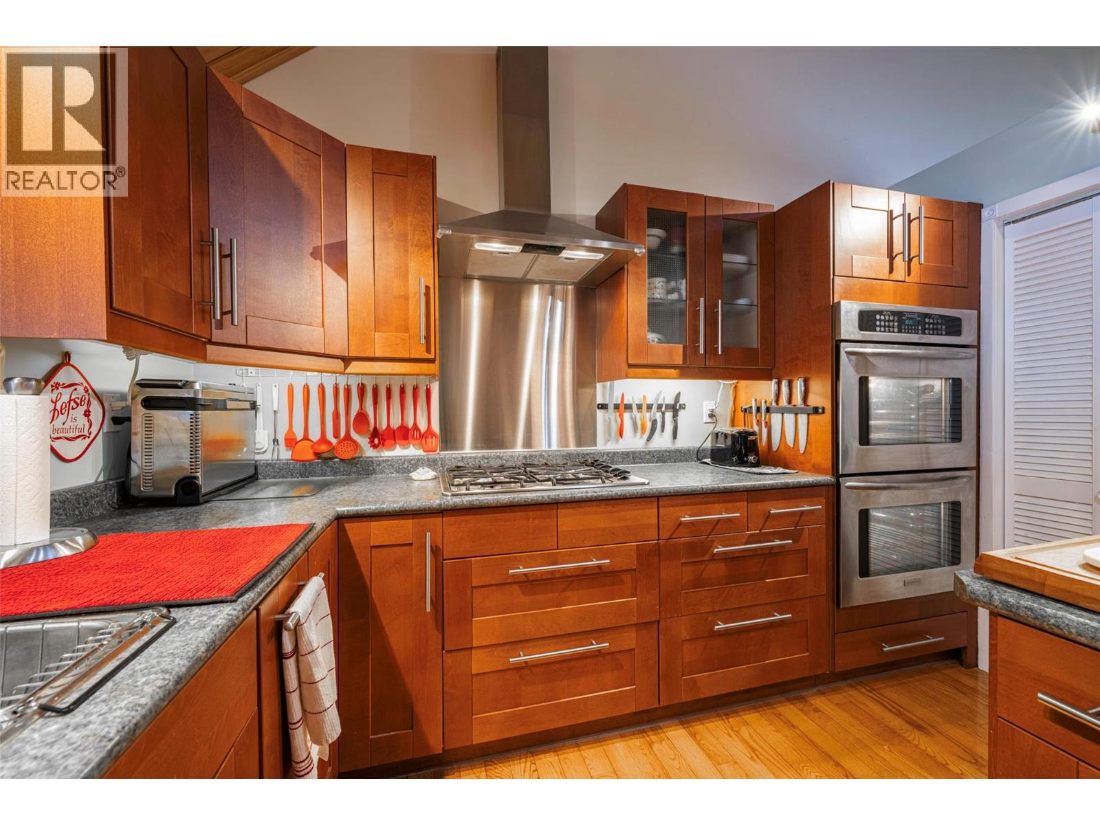 2104 Country Woods Road, Sorrento, BC - Indoor Photo Showing Kitchen