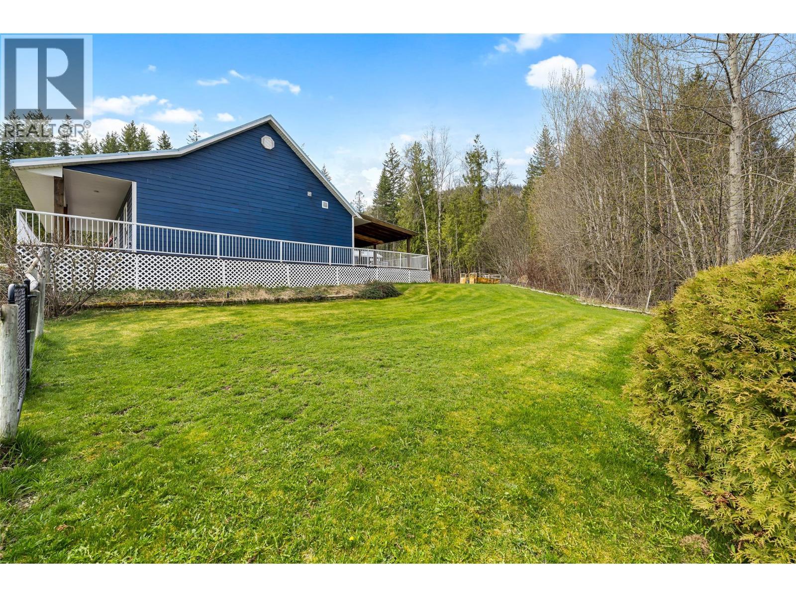 2104 Country Woods Road, Sorrento, BC - Outdoor With Deck Patio Veranda