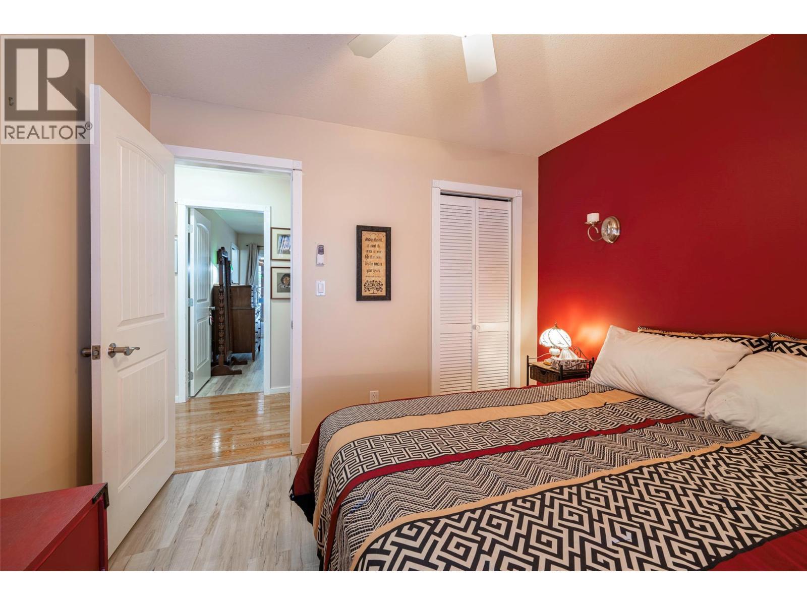 2104 Country Woods Road, Sorrento, BC - Indoor Photo Showing Bedroom