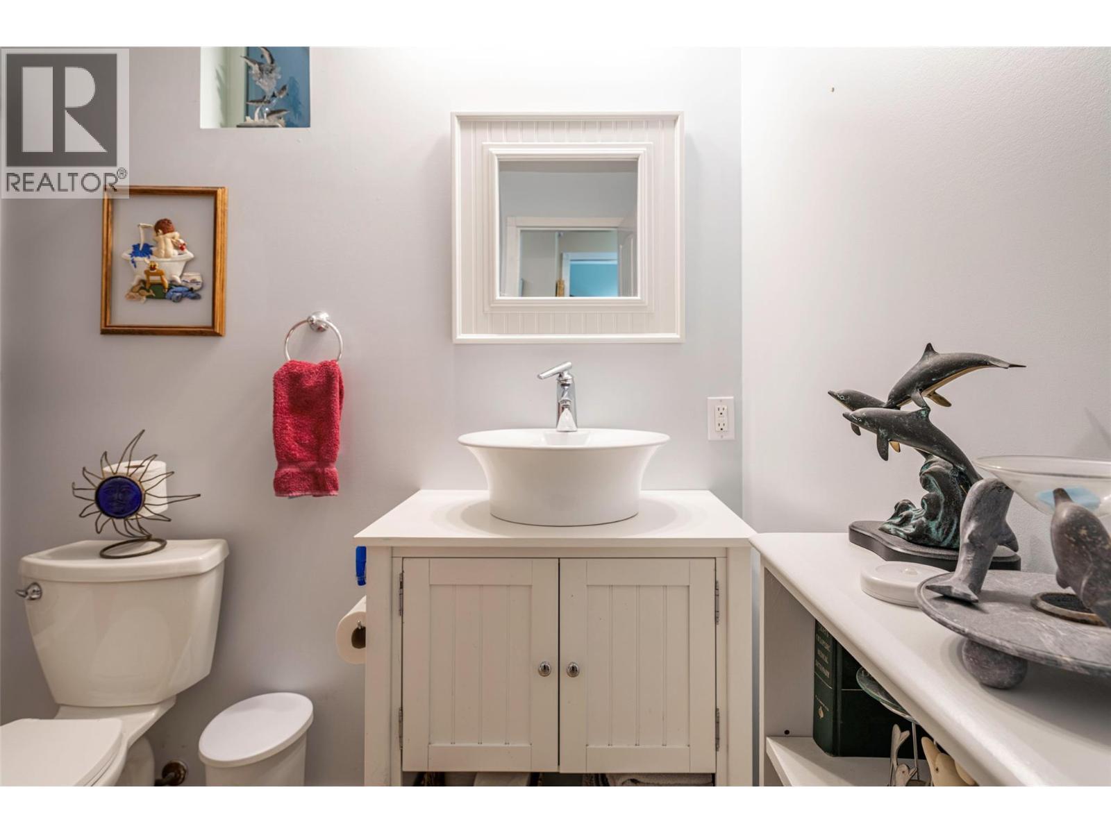 2104 Country Woods Road, Sorrento, BC - Indoor Photo Showing Bathroom