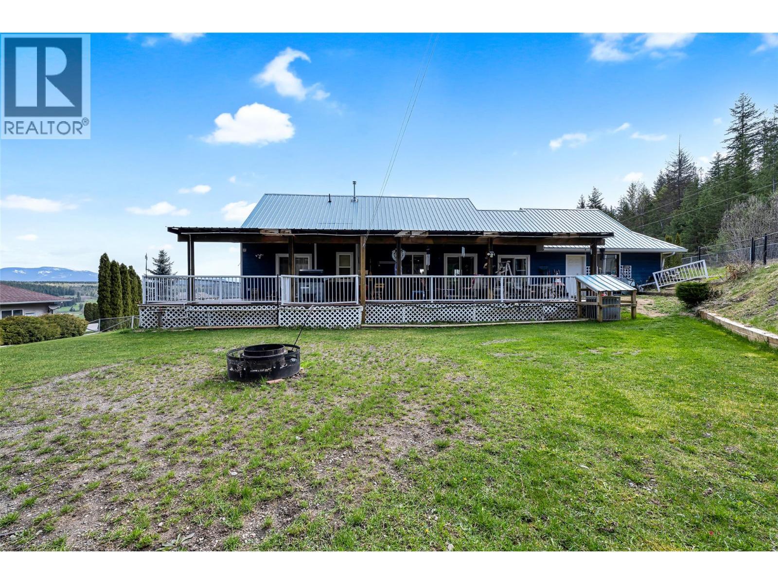 2104 Country Woods Road, Sorrento, BC - Outdoor With Deck Patio Veranda