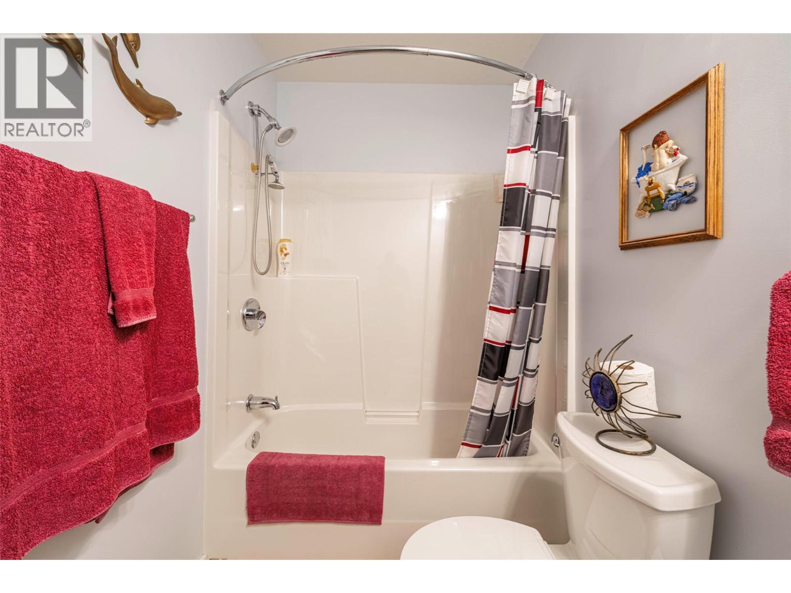 2104 Country Woods Road, Sorrento, BC - Indoor Photo Showing Bathroom