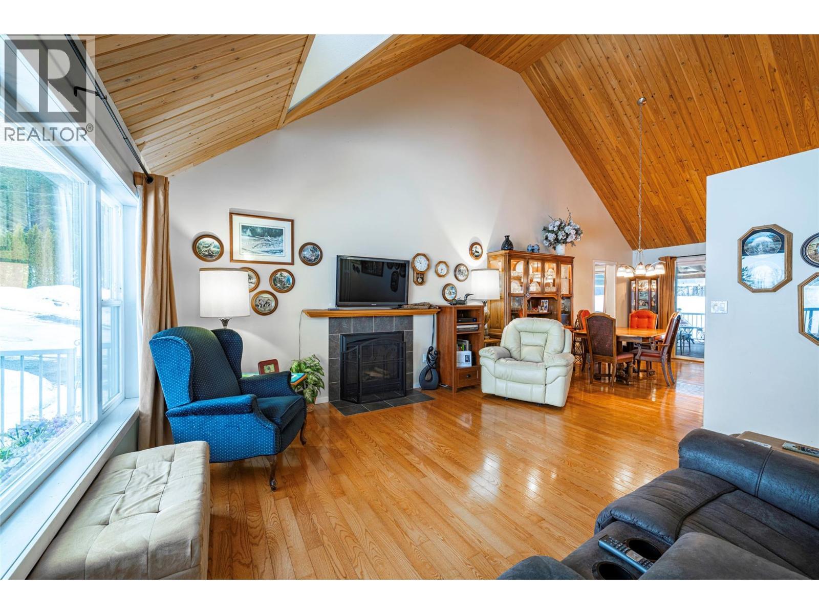 2104 Country Woods Road, Sorrento, BC - Indoor Photo Showing Living Room With Fireplace