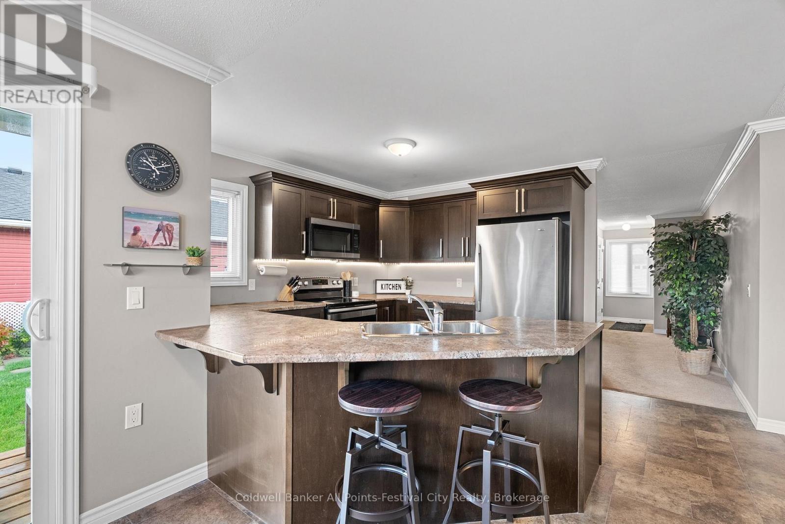 17 Huron Heights Drive, Ashfield-Colborne-Wawanosh (Colborne), ON - Indoor Photo Showing Kitchen With Double Sink