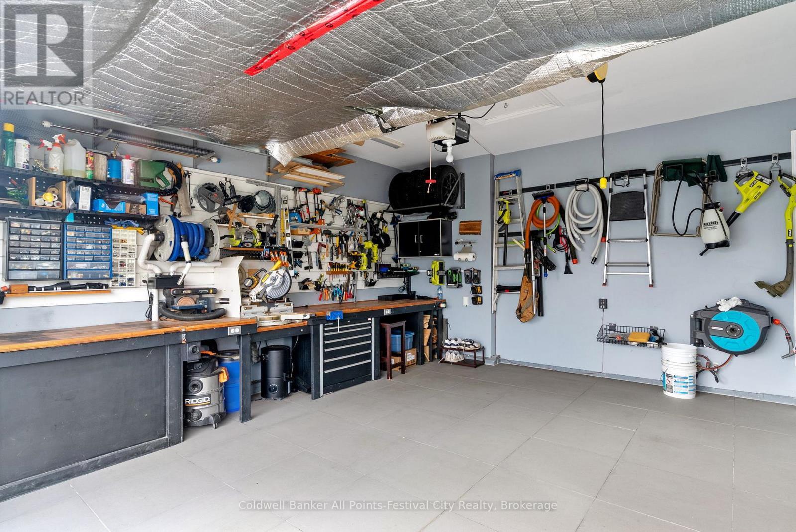 17 Huron Heights Drive, Ashfield-Colborne-Wawanosh (Colborne), ON - Indoor Photo Showing Garage