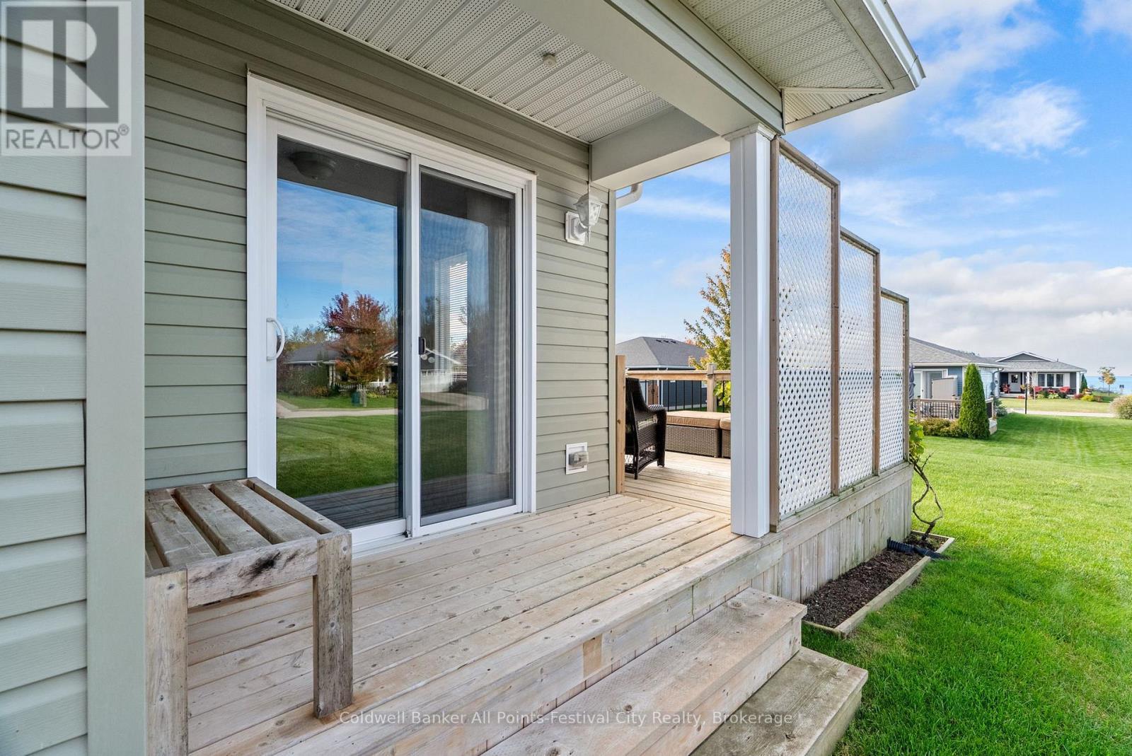 17 Huron Heights Drive, Ashfield-Colborne-Wawanosh (Colborne), ON - Outdoor With Deck Patio Veranda With Exterior