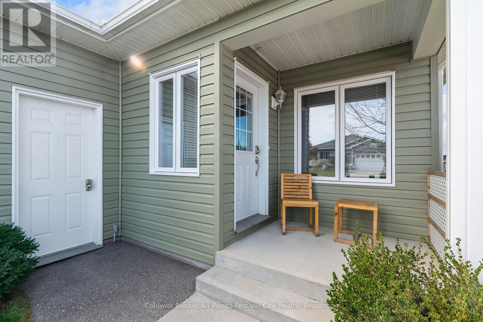 17 Huron Heights Drive, Ashfield-Colborne-Wawanosh (Colborne), ON - Outdoor With Exterior